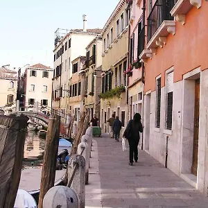 ca-turelli.hotelinveneto.com/